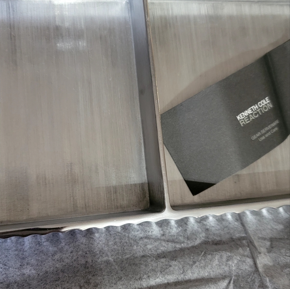 Kenneth Cole Reaction Divided Server - Picture 3 of 11